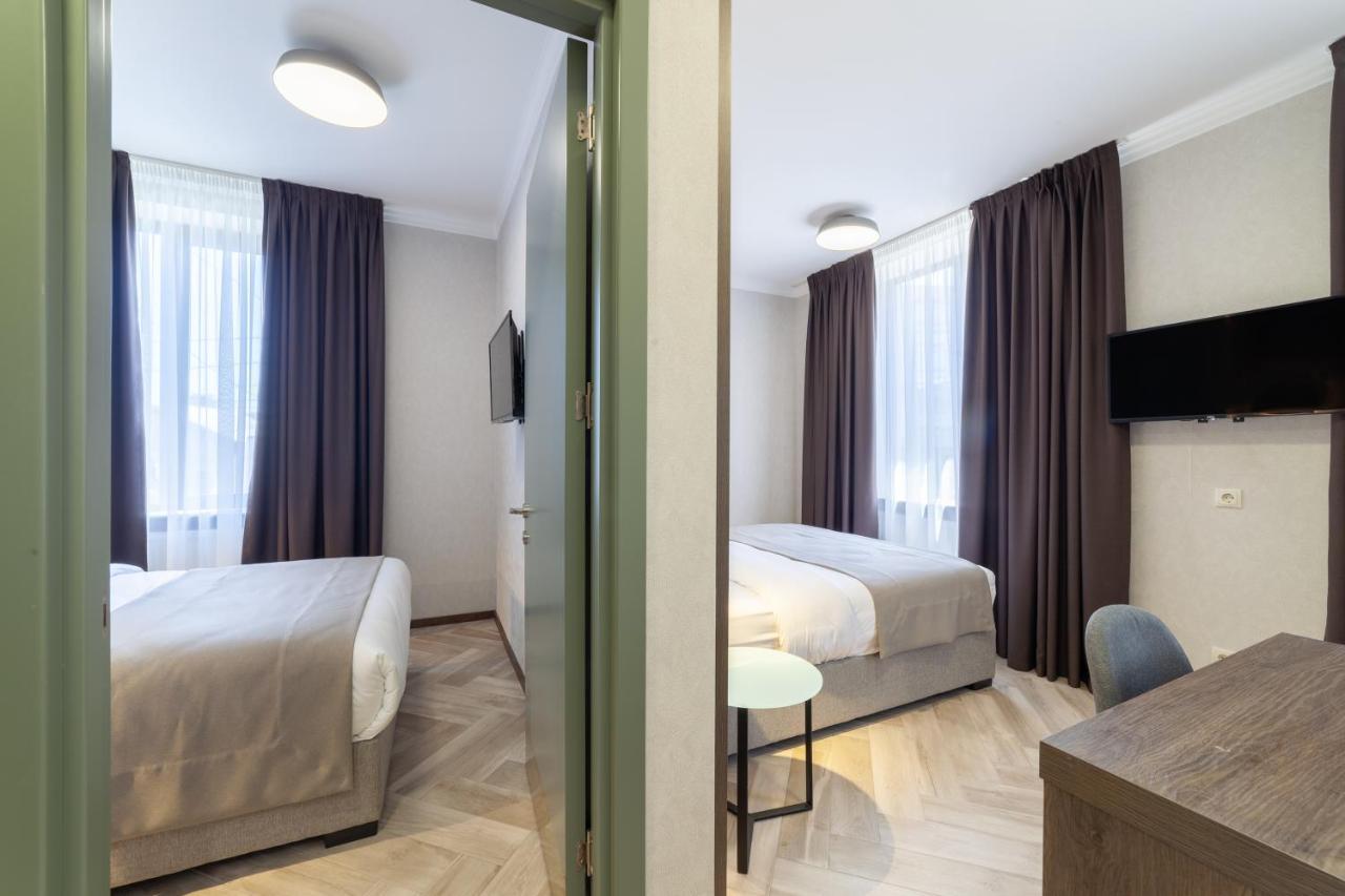 Hotel Old Wall ティビリシ エクステリア 写真