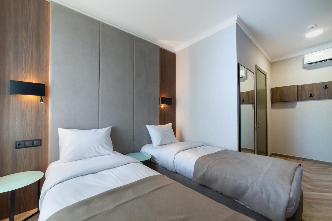 Hotel Old Wall ティビリシ エクステリア 写真