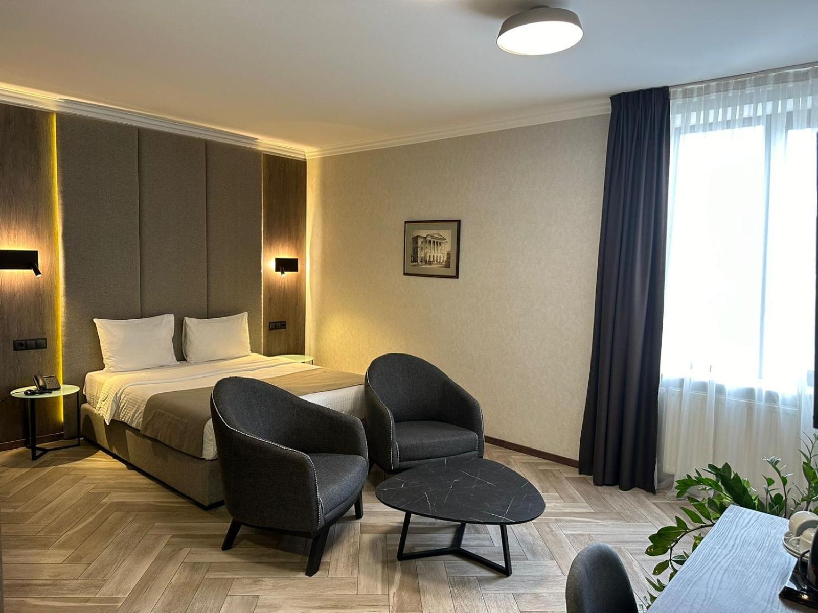 Hotel Old Wall ティビリシ エクステリア 写真
