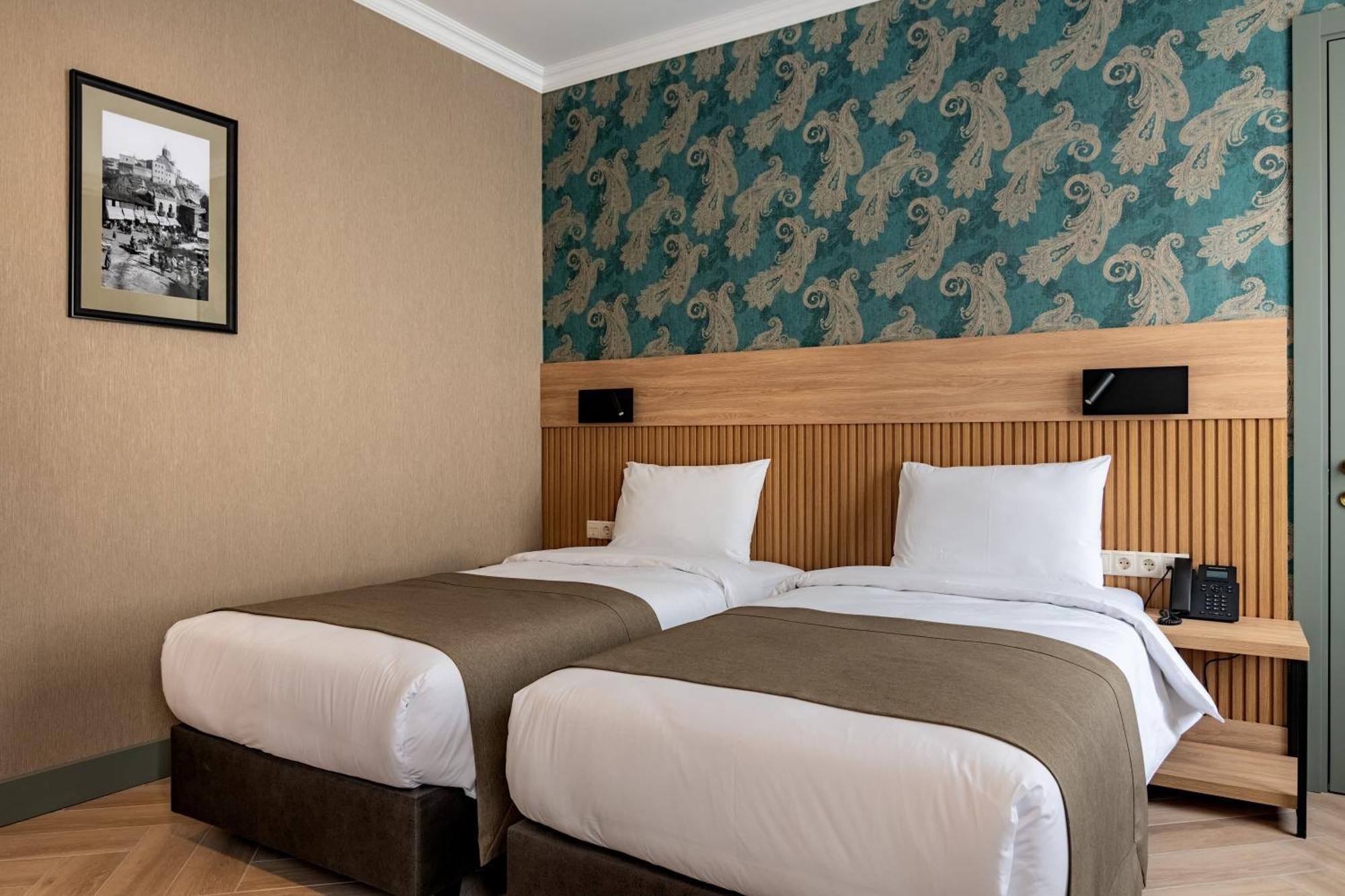 Hotel Old Wall ティビリシ エクステリア 写真