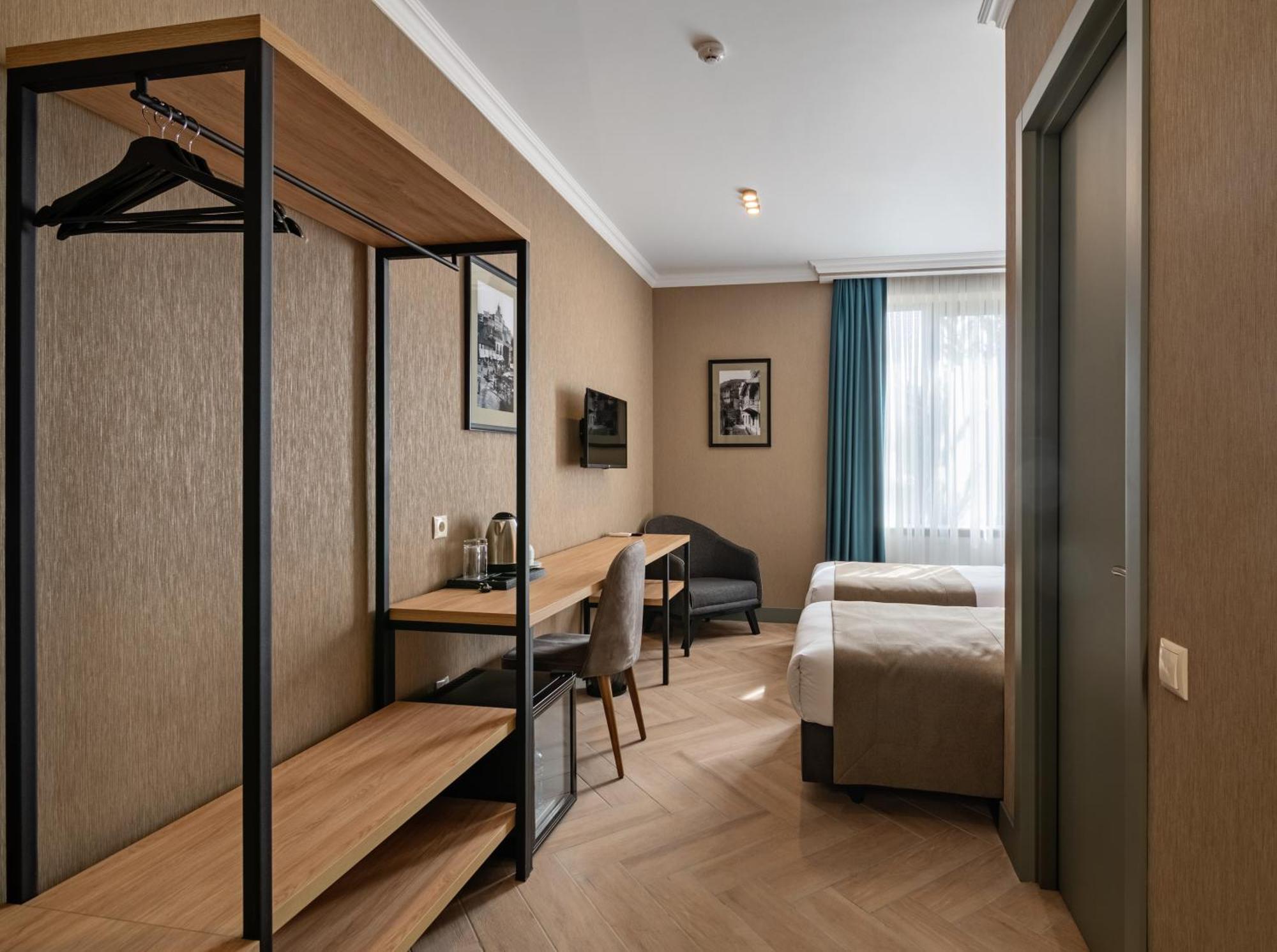 Hotel Old Wall ティビリシ エクステリア 写真