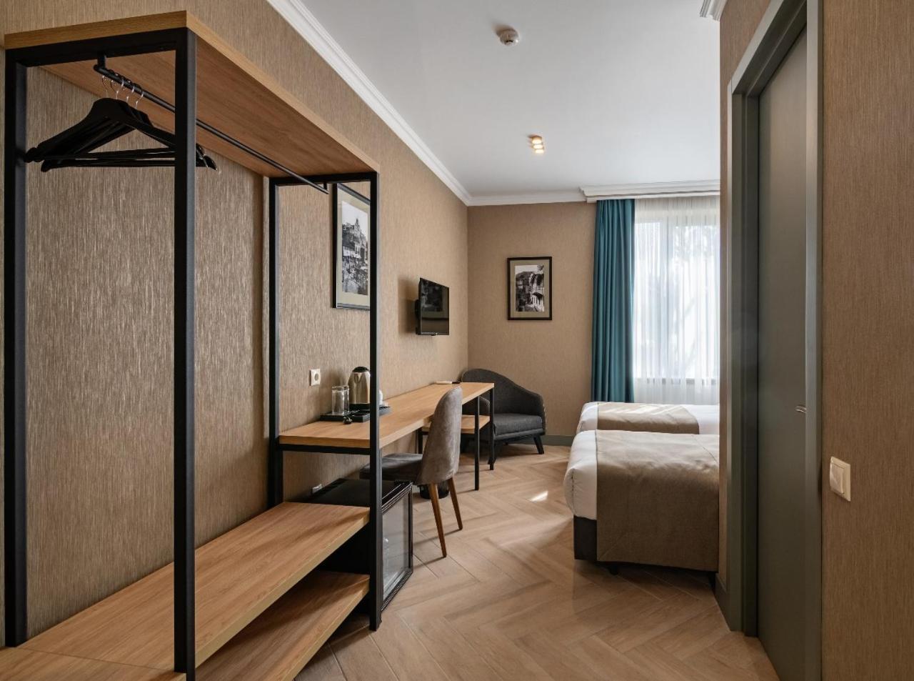 Hotel Old Wall ティビリシ エクステリア 写真